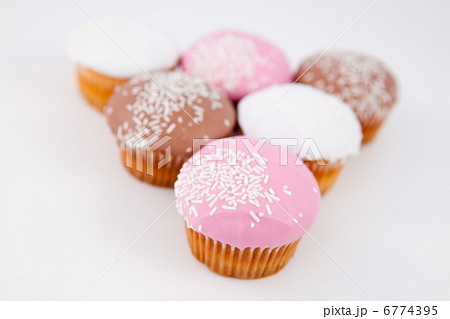 Blurred muffins placed in pyramid Blurred muffins placed in pyramid 6774395