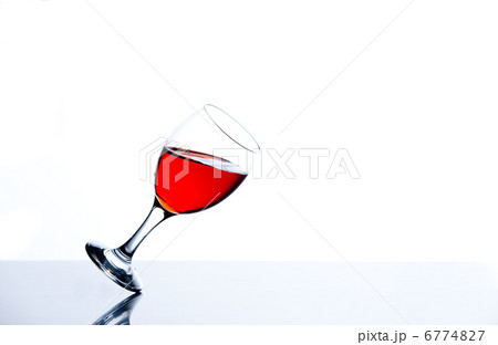 Glass falling Glass falling 6774827