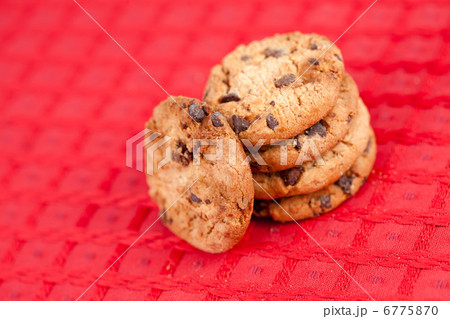 Five cookies laid out together 6775870