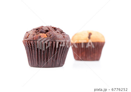 Fresh baked muffins 6776252