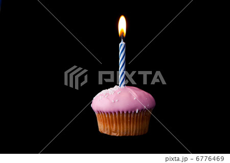 Cupcake with candle 6776469