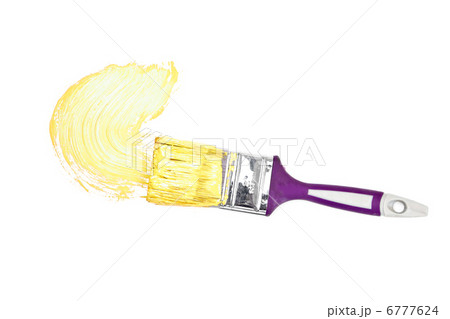 Yellow brush stroke forming a semicircle 6777624