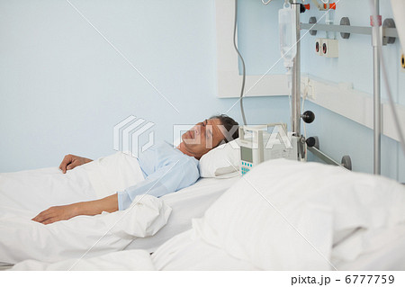 Male patient lying on a medical bed 6777759