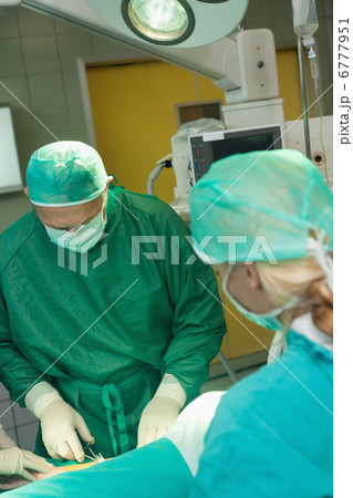 Surgeon holding scissors while operating 6777951