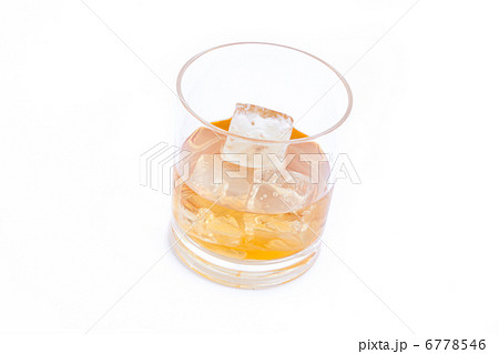 Whiskey on the rocks 6778546
