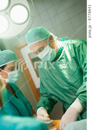 Surgeon holding a scalpel 6778641