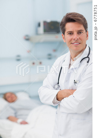 Doctor looking at camera with crossed arms 6778751