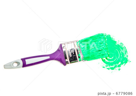 Green brush stroke forming a circle 6779086