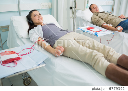 Two smiling blood donors 6779392