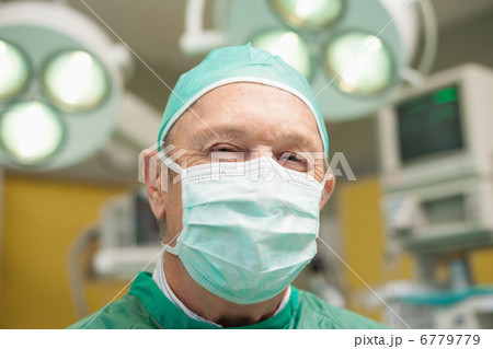 Portrait of a smiling surgeon 6779779