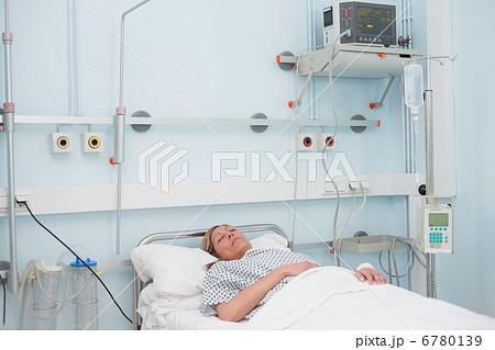 Female patient lying on a bed 6780139