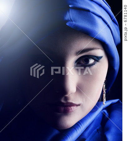 Portrait of a young beauty girl Portrait of a young beauty girl 6781140