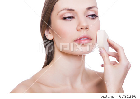 natural beautiful woman with powder sponge natural beautiful woman with powder sponge 6781296