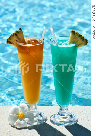 Cocktails near swimming pool 6783679