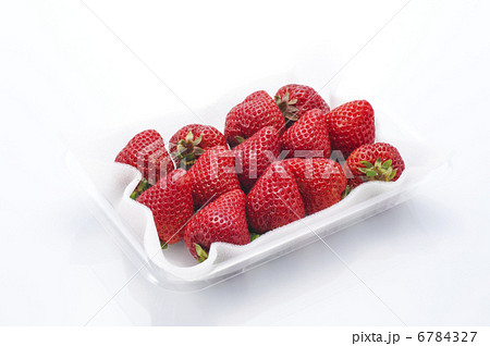 パックにはいったイチゴ パックにはいったイチゴ 6784327