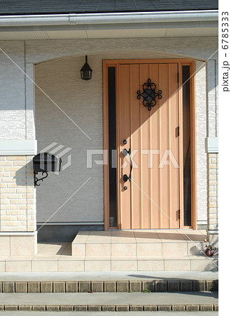 明るい玄関 6785333