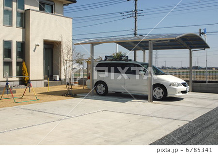 広々としたカーポート 6785341