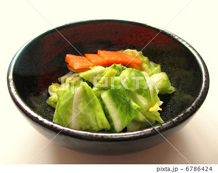 やわらかくて美味しい春キャベツの漬け物 6786424