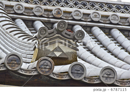 三ツ鱗紋の軒丸瓦(建長寺/神奈川県鎌倉市山ノ内) 三ツ鱗紋の軒丸瓦(建長寺/神奈川県鎌倉市山ノ内) 6787115