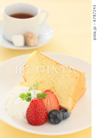 シフォンケーキ　スイーツ　フルーツ 6787243