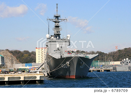 輸送艦「おおすみ」の入港風景 6789709