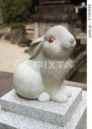 岡崎神社 吽の狛兎 岡崎神社 吽の狛兎 6790899