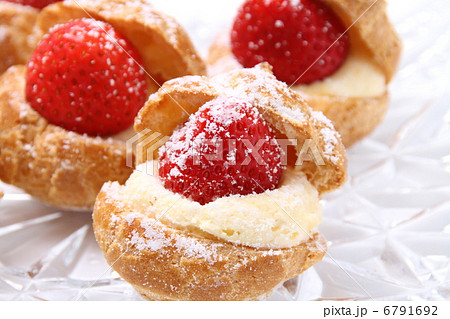 苺シュークリーム 6791692