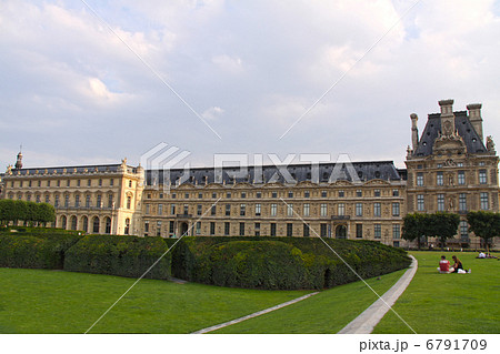テュイルリー庭園とモード・テキスタイル博物館 6791709