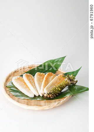 笹かまと笹と山葵-ざる盛り（白バック） 6791960