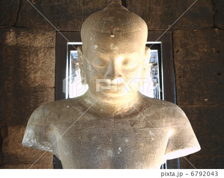 タイ ピマーイ遺跡 ジャーヤバルマン7世像 タイ ピマーイ遺跡 ジャーヤバルマン7世像 6792043