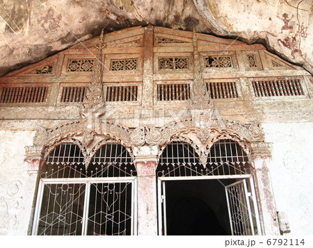 ラオス　ルアンパバン　パークウー洞窟 6792114