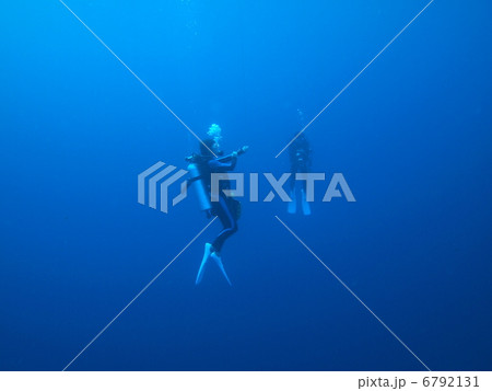 安全停止中のダイバー 6792131