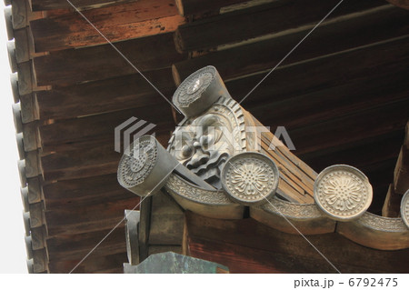 薬師寺の東塔の鬼瓦 6792475