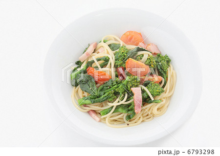 菜の花とベーコンとトマトのパスタ 6793298