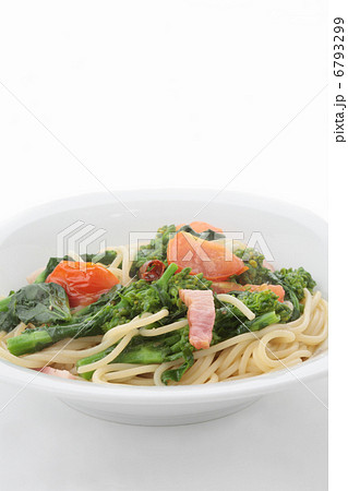 菜の花とトマトとベーコンのパスタ 菜の花とトマトとベーコンのパスタ 6793299