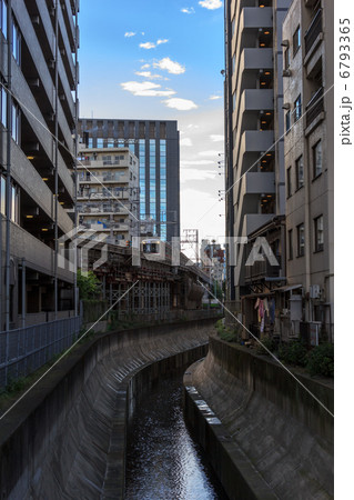 東急東横線と渋谷川 6793365