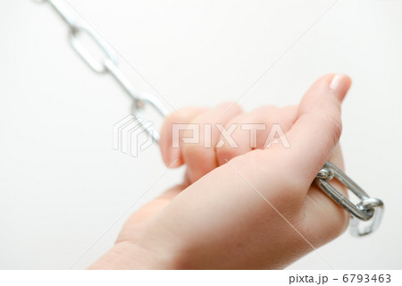 鎖を持つ女性 6793463