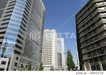 丸の内のビル街 6805076