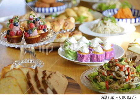 パーティーのテーブル パーティーのテーブル 6808277