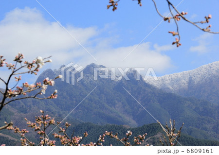 春の傾山 6809161