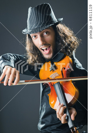 Fiddler playing the violin 6811119