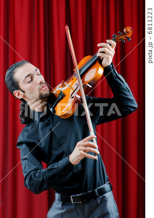 Violin player playing the intstrument 6811223