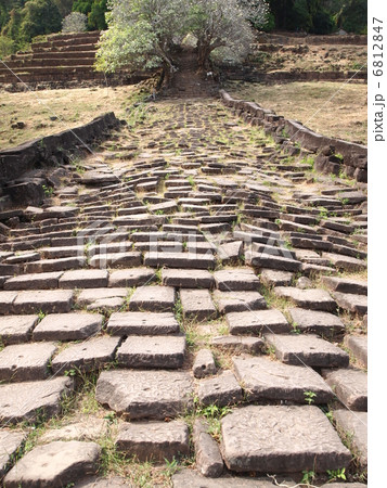 世界遺産 ラオス ワットプー遺跡 参道の石段 世界遺産 ラオス ワットプー遺跡 参道の石段 6812847