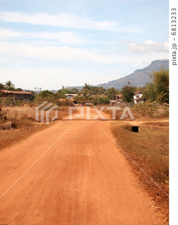 ラオス　チャンパーサック　赤土の道 6813233
