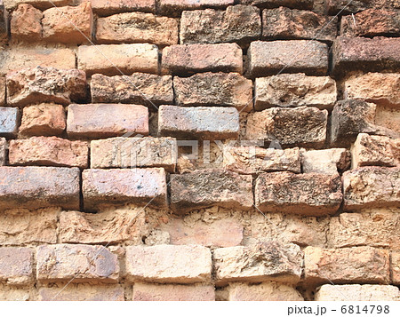 タイ 遺跡の壁の赤レンガ模様 タイ 遺跡の壁の赤レンガ模様 6814798