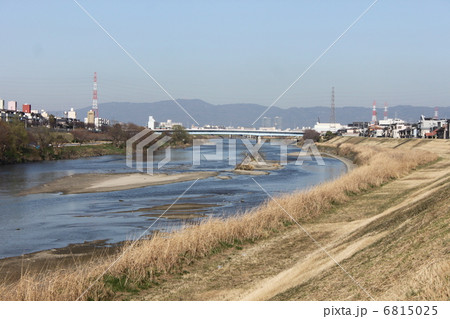 生駒方面の大和川の風景 6815025