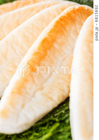 笹かまと檜葉(アップ) 笹かまと檜葉(アップ) 6815692