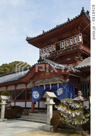 「伊佐爾波(いさにわ)神社」の社殿（愛媛県松山市桜谷町） 6818428