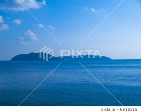 紀伊水道に浮かぶ沼島 6818518