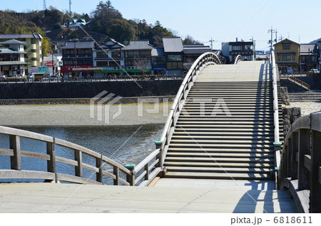 右岸から見た「錦帯橋」(山口岩国市岩国県) 右岸から見た「錦帯橋」(山口岩国市岩国県) 6818611